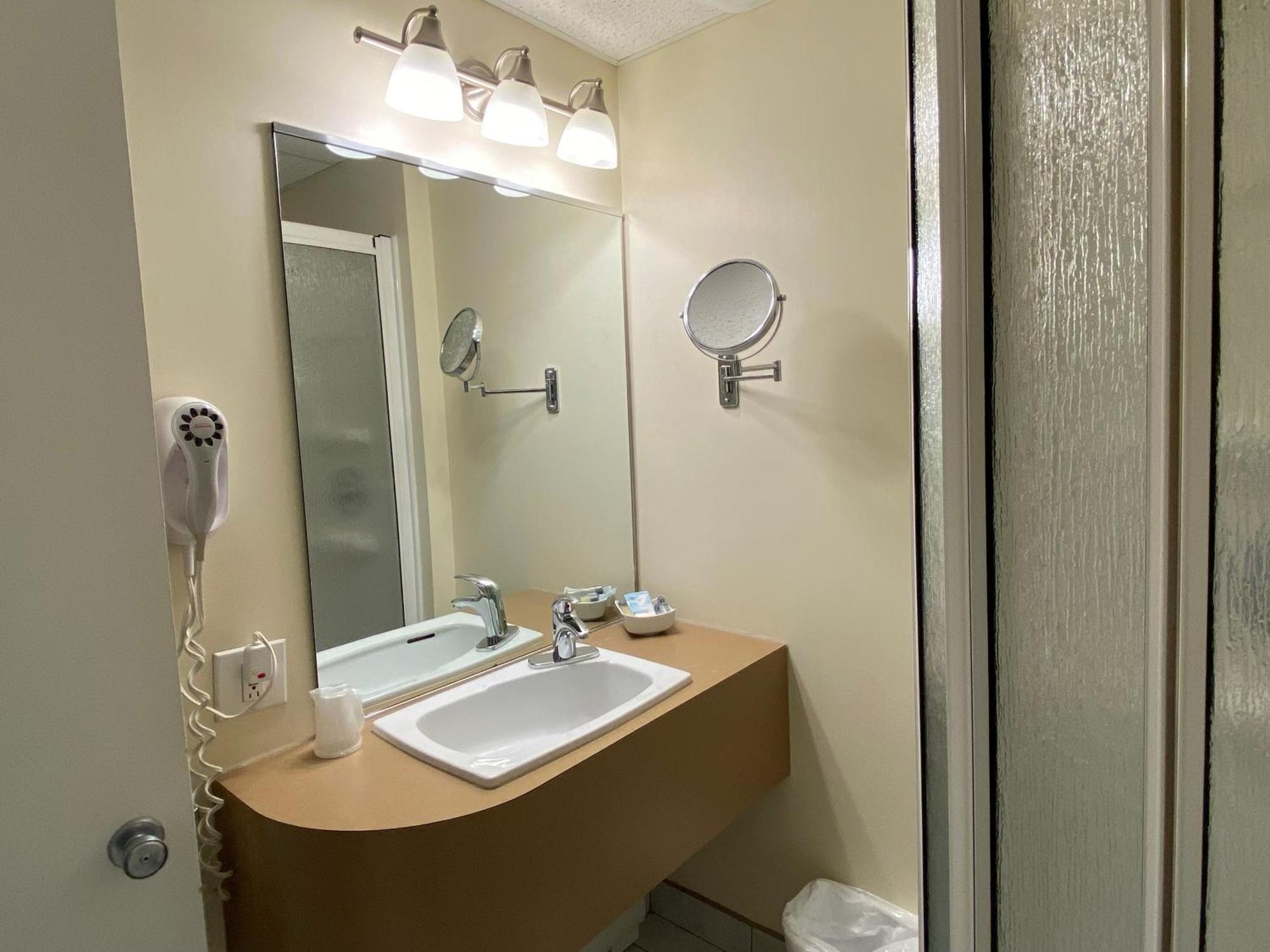 Hotel Centre-Ville Montmagny Zewnętrze zdjęcie
