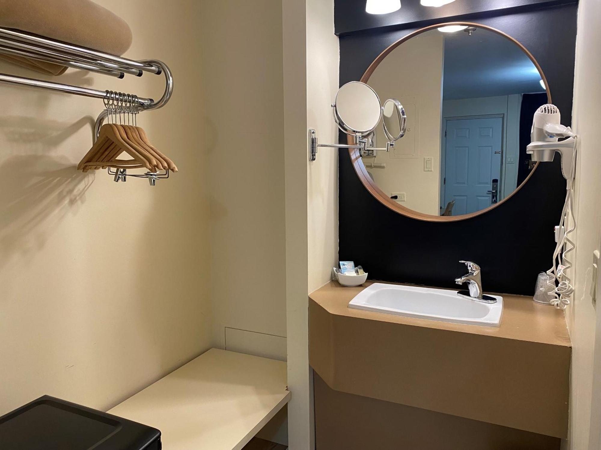 Hotel Centre-Ville Montmagny Zewnętrze zdjęcie